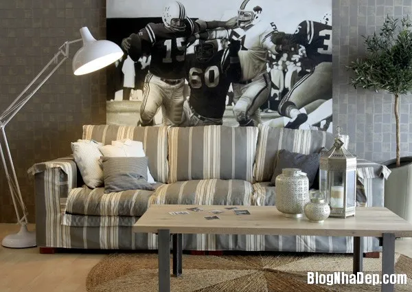 Phòng khách cuốn hút với bộ sofa gam màu trầm