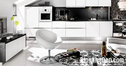 Trang trí bếp hiện đại với hai sắc màu trắng và đen