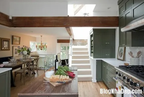Trang trí tông màu xanh – trắng cho phòng bếp thêm sáng và đẹp